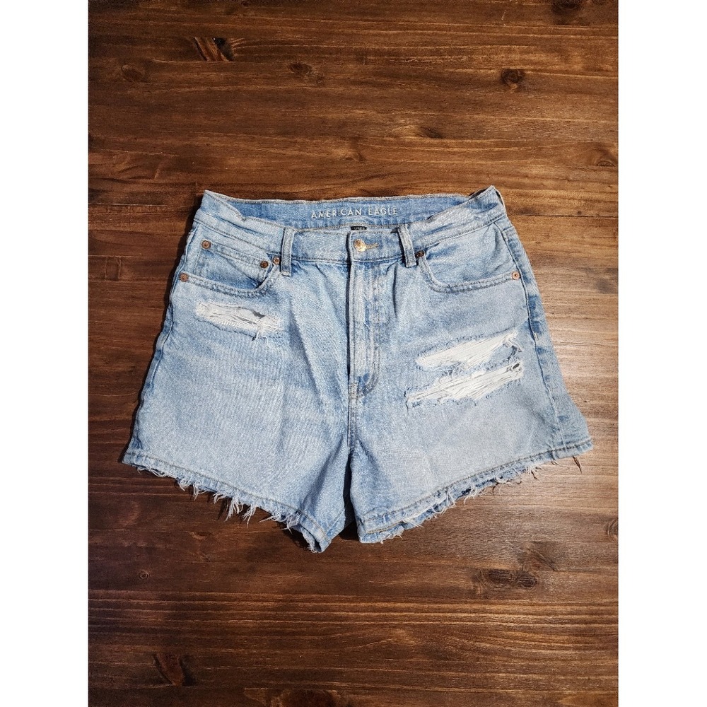 American Eagle 90s Strigid Boyfriend Denim Shorts Distressed 8 Light Wash